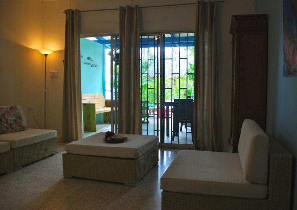 וילמסטאד Caribbean Flower Apartments מראה חיצוני תמונה